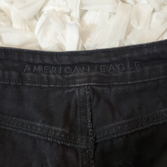 AMERICAN EAGLE | MOM JEAN BLACK WASHED DISTRESSED WHISKERING JEANS WOMEN SIZE 2 - Picture 10 of 17